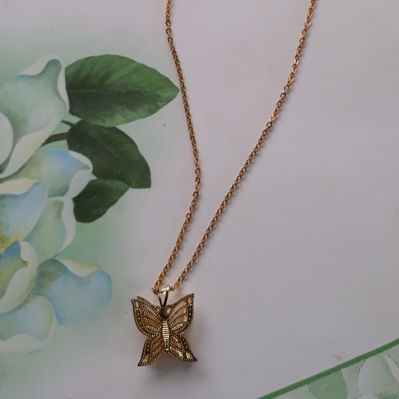 Jewelry - $$ ⬇️ Dainty gold butterfly necklace